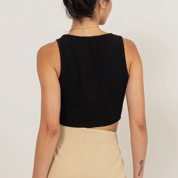 32 Linen Blend Button Front Chic Vest - Picture 4 of 5